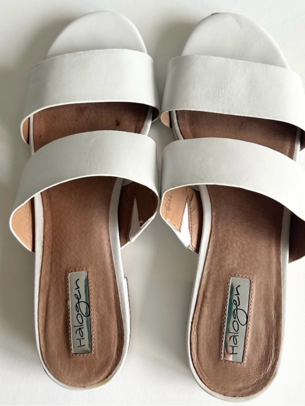 Halogen White Genuine Leather Flip Flops Sandals size 8.